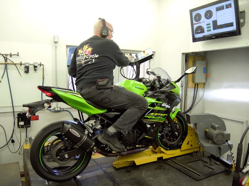 Brooklin Cycle Racing’s Rob Egan runs a Hindle Exhaust-equipped 2018 Kawasaki Ninja 400 on one of the official series Dynojet rear wheel Dynomometers.